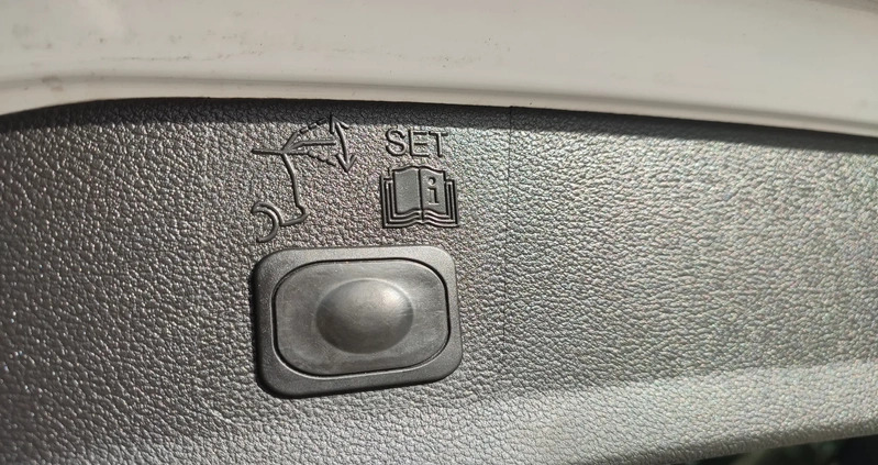 Ford Kuga cena 46500 przebieg: 180000, rok produkcji 2011 z Oleśnica małe 326
